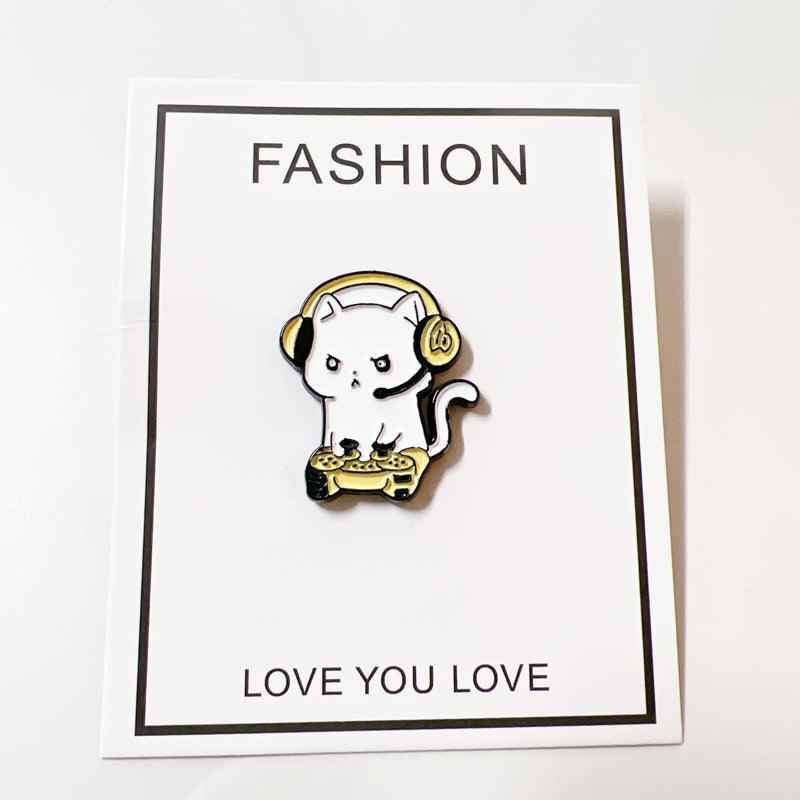 Cute Gaming Cat Lapel Pin – Gift for Gamers and Feline Fans