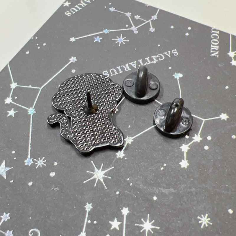 Cute Gaming Cat Lapel Pin – Gift for Gamers and Feline Fans