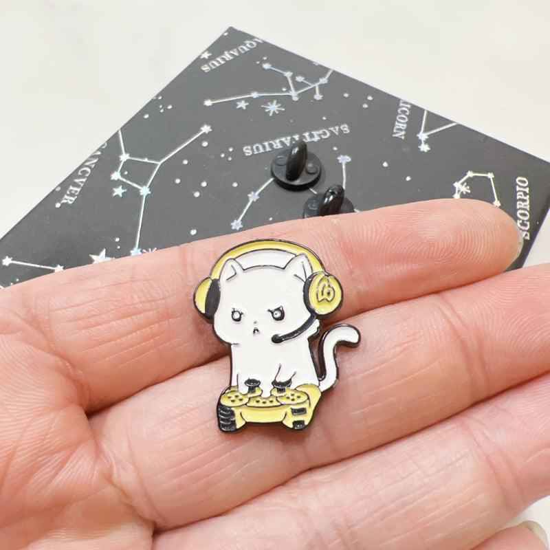 Cute Gaming Cat Lapel Pin – Gift for Gamers and Feline Fans