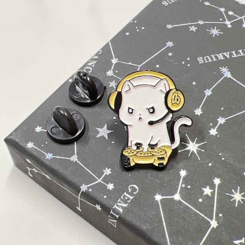 Cute Gaming Cat Lapel Pin – Gift for Gamers and Feline Fans