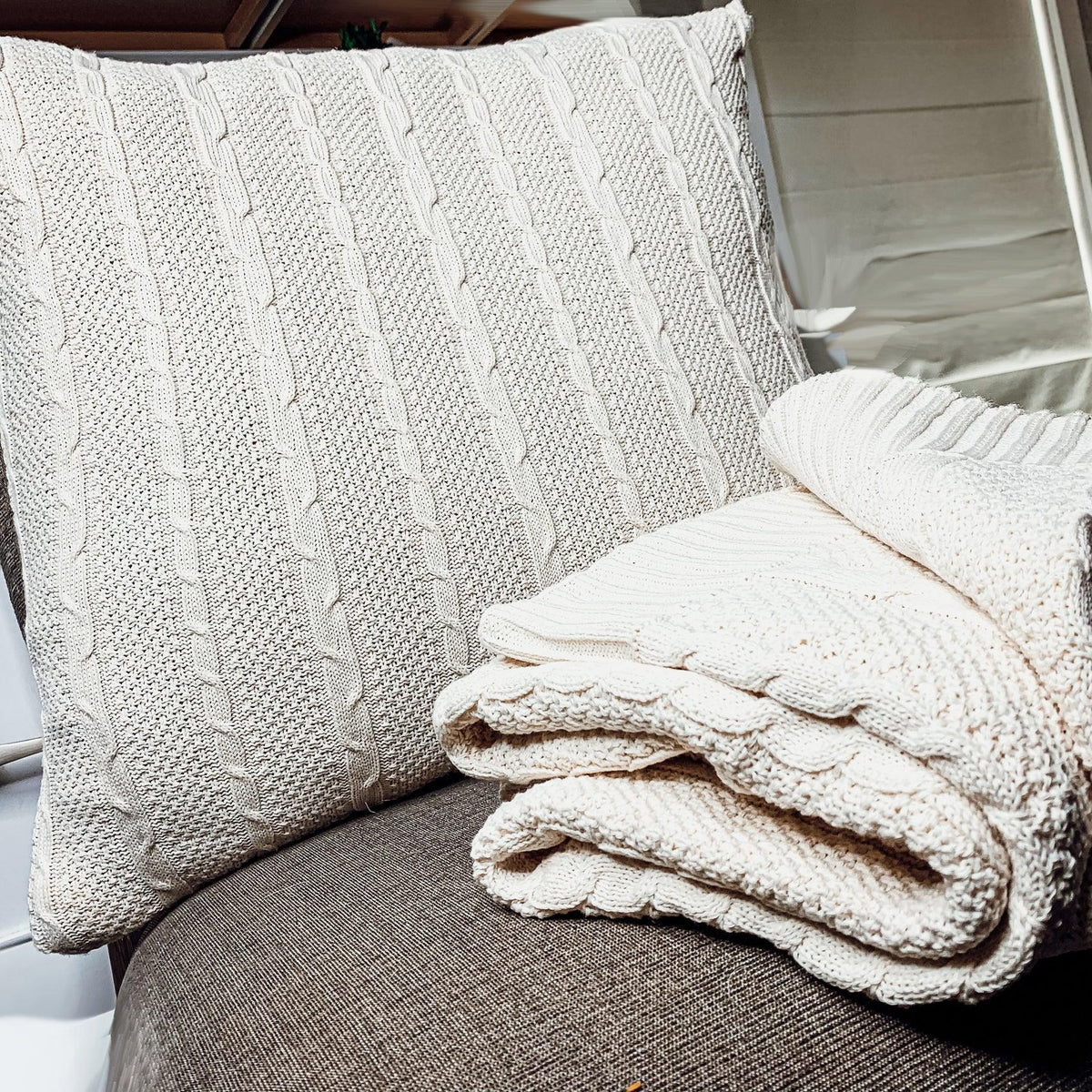Classic Cable Knit Sweater Throw Blanket