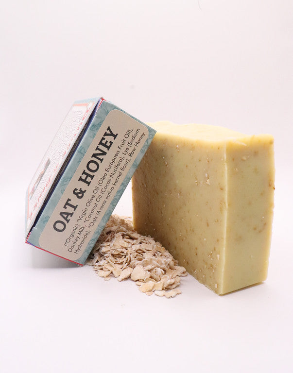 Orange & clove cream deodorant from Dulcededonke, made with coconut oil, American beeswax and essential oils. Aluminum and baking soda free.