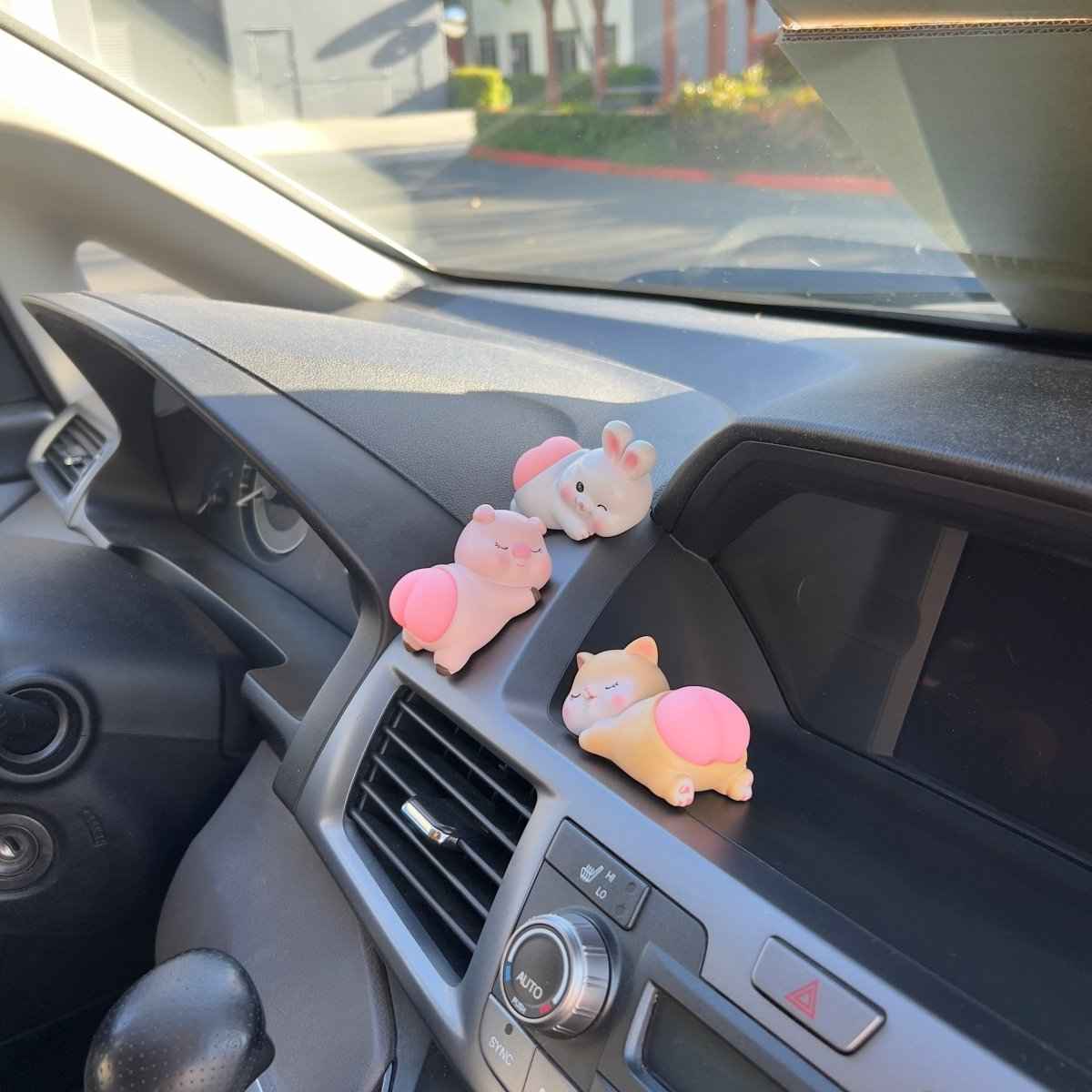 Cute Animal Car Ornament – Resin Bouncy Butt Dashboard Accessory
