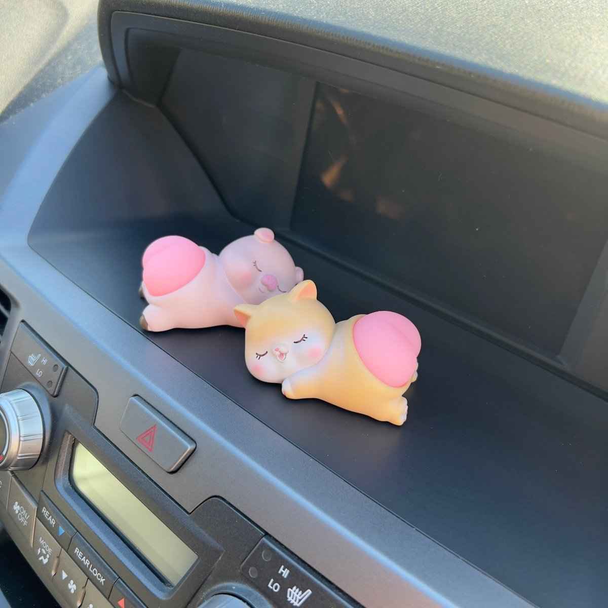Cute Animal Car Ornament – Resin Bouncy Butt Dashboard Accessory