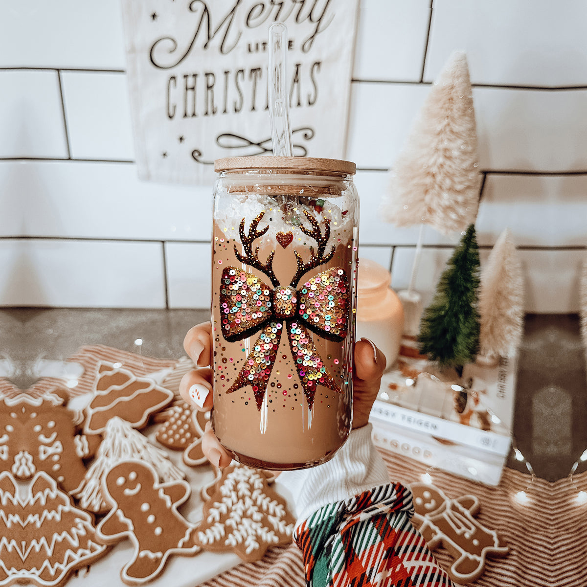 Reindeer Antlers & Sequin-Style Bow 17 oz Glass Tumbler