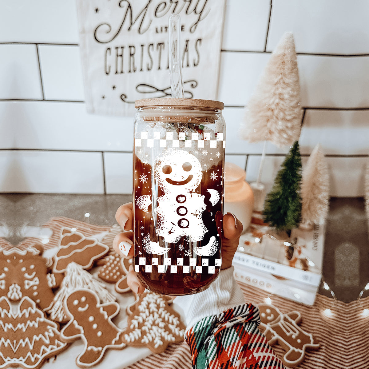 Retro Gingerbread 17 oz Glass Tumbler