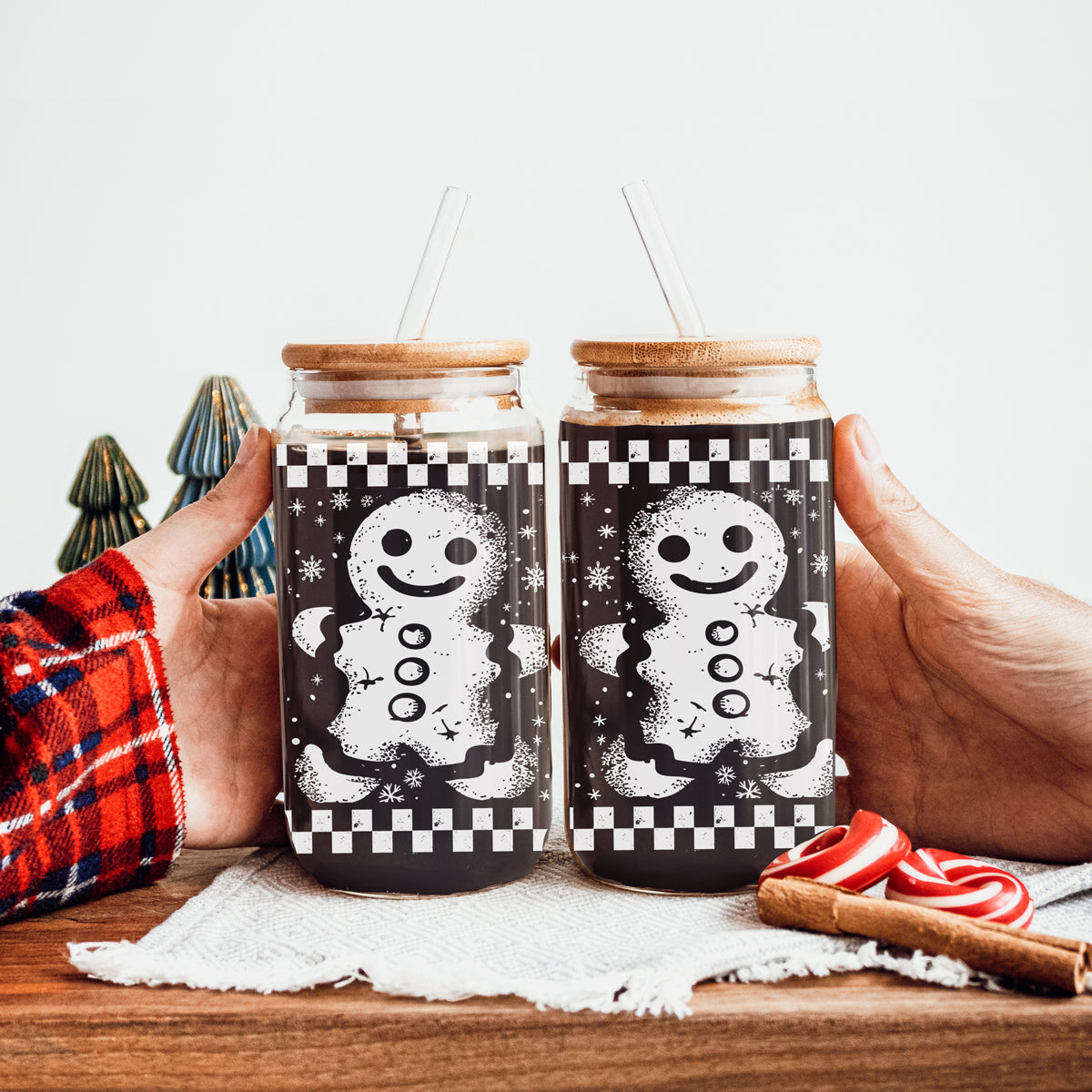 Retro Gingerbread 17 oz Glass Tumbler