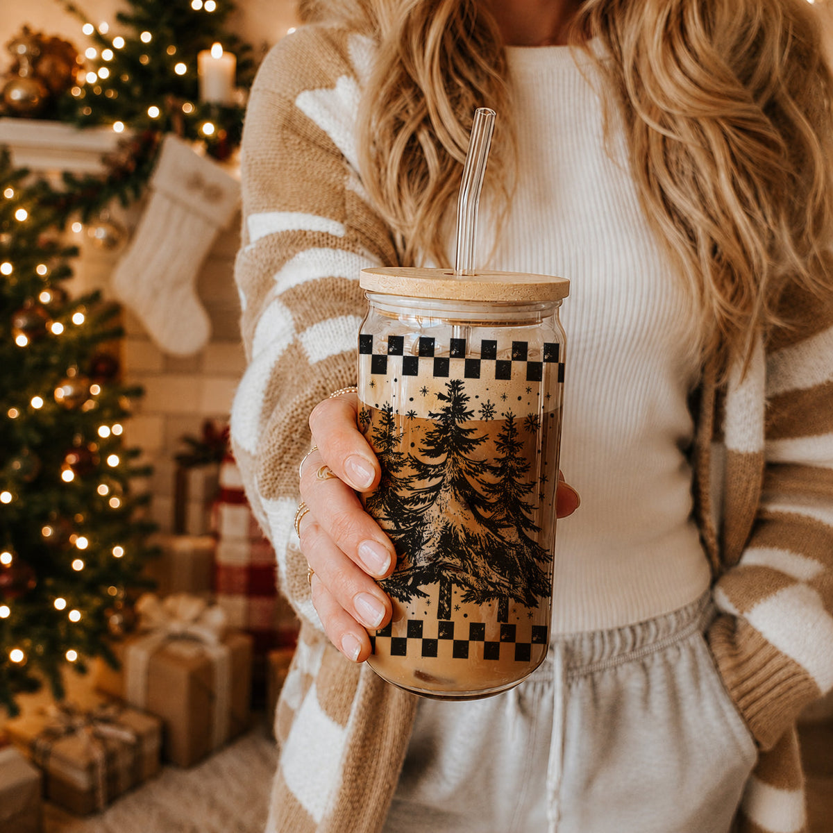 Retro Christmas Tree 17 oz Glass Tumbler