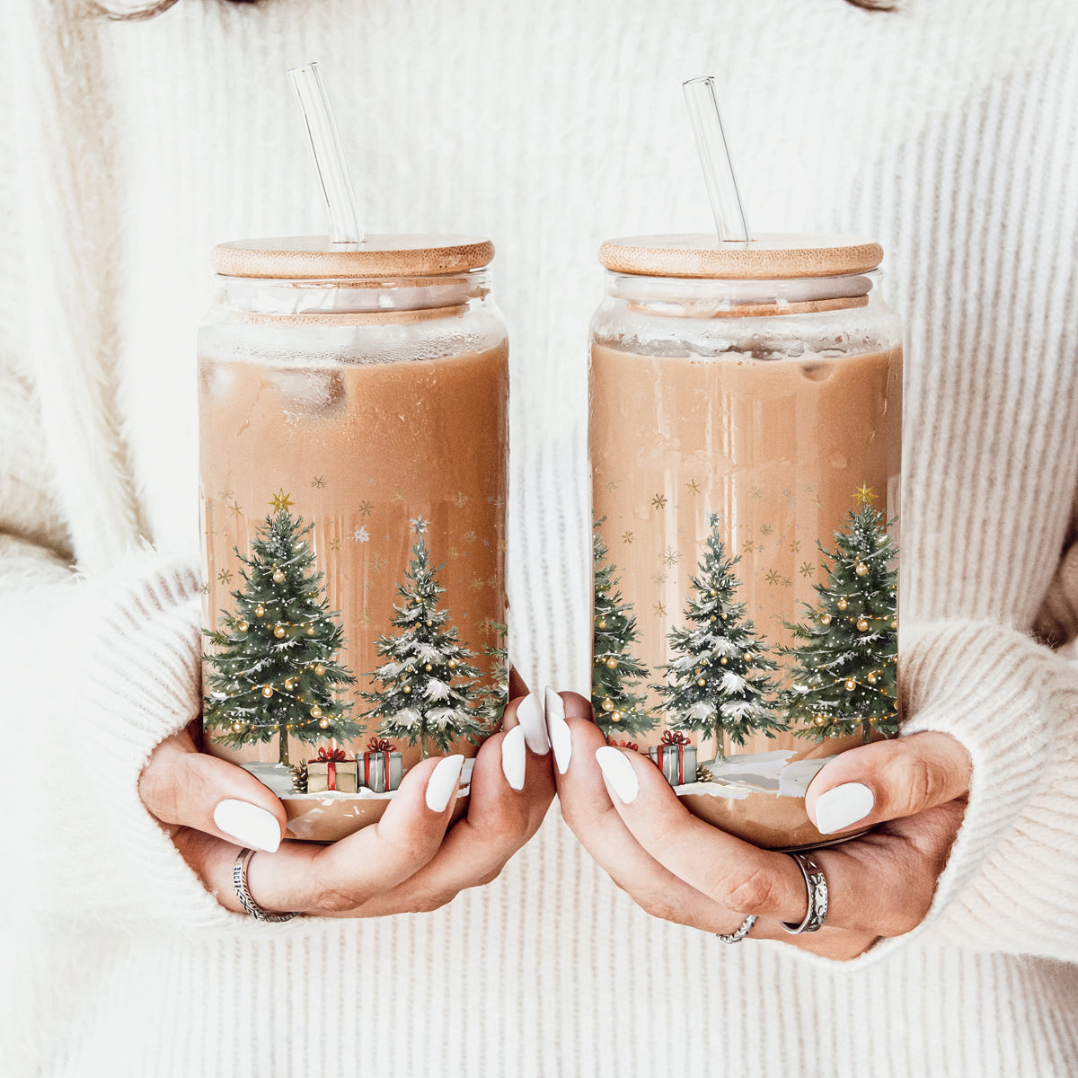 Snowy Christmas Tree & Presents 17 oz Glass Tumbler
